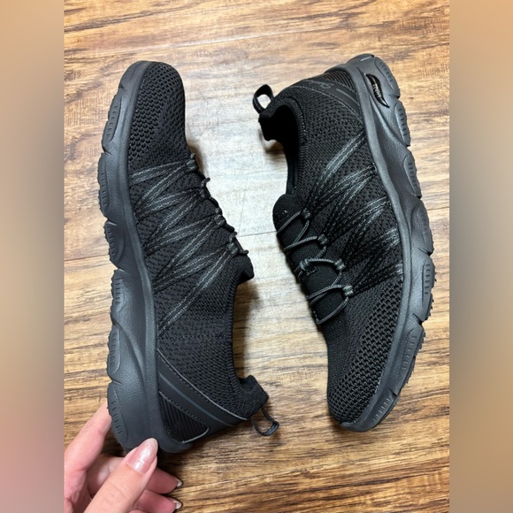 Skechers Shoes Size 8 - Picture 2 of 9